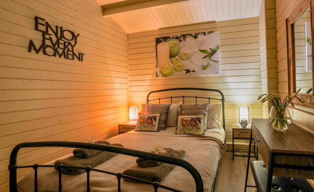 The Retreat Log Cabin サドベリー エクステリア 写真